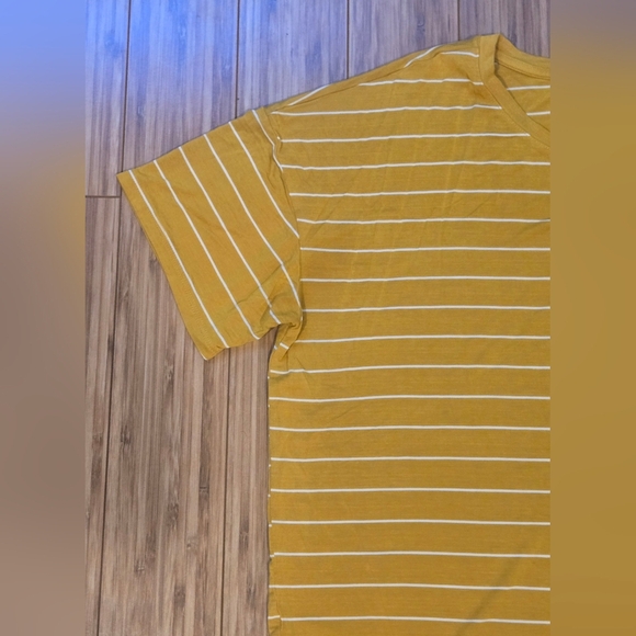 NWOT Universal Thread Yellow Striped Short Sleeve Tee - Picture 5 of 9